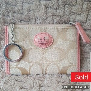 *🔥🔥SOLD🔥🔥*Coach small keychain wallet